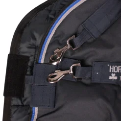 Deken Amigo Bravo 1200D Plus 400gr Donkerblauw -Ruiter Hoek Verkoopwinkel deken amigo bravo 1200d plus 400gr donkerblauw 1500x1500 114021