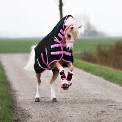 Deken Epplejeck Junior Full Neck 300gr Zwart-roze -Ruiter Hoek Verkoopwinkel deken epplejeck junior full neck 300gr zwart roze 1500x1500 98275