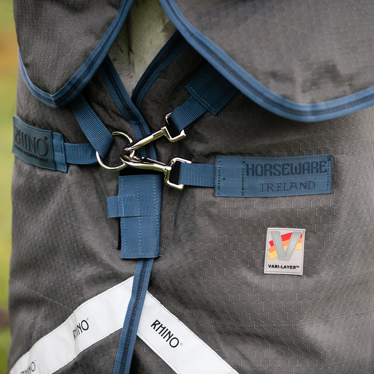 Deken Horseware Rhino Plus Hexstop Vari-Layer 250gr Grijs 4 Deken Horseware Rhino Plus Hexstop Vari-Layer 250gr Grijs - Afbeelding 2