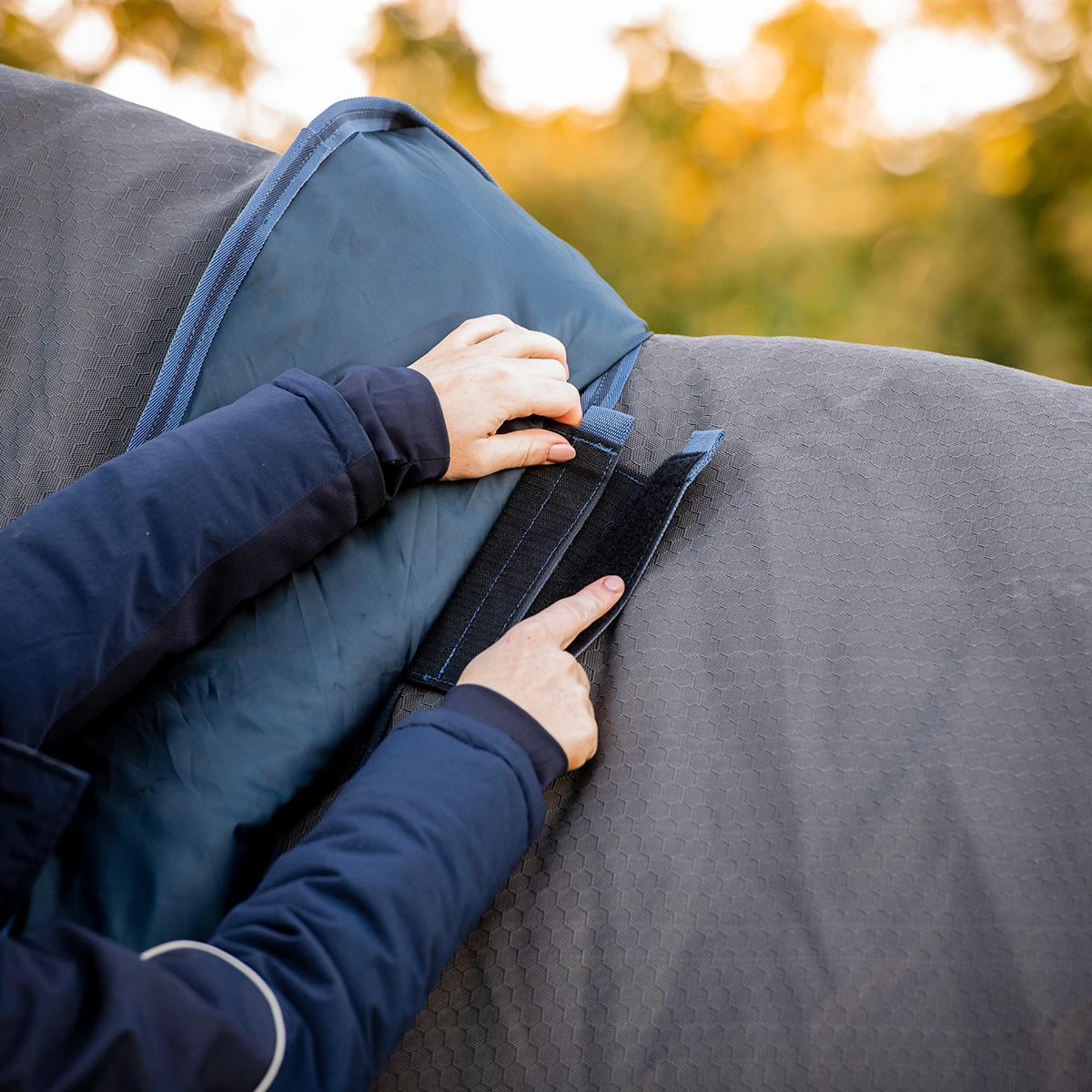 Deken Horseware Rhino Plus Hexstop Vari-Layer 250gr Grijs 7 Deken Horseware Rhino Plus Hexstop Vari-Layer 250gr Grijs - Afbeelding 5