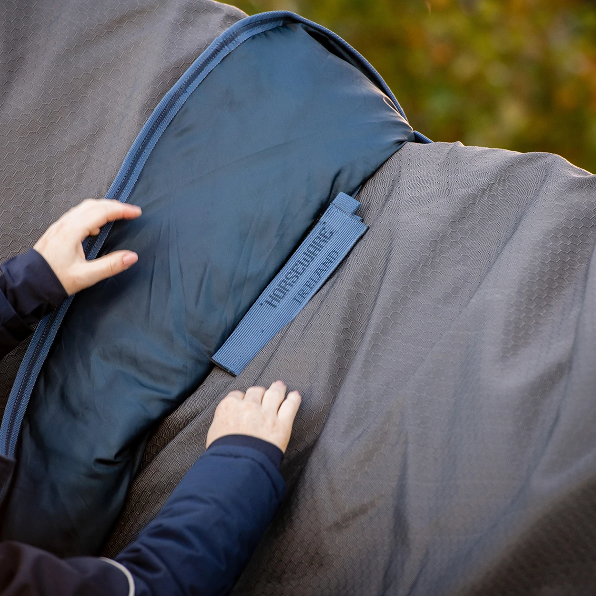 Deken Horseware Rhino Plus Hexstop Vari-Layer 250gr Grijs 8 Deken Horseware Rhino Plus Hexstop Vari-Layer 250gr Grijs - Afbeelding 6