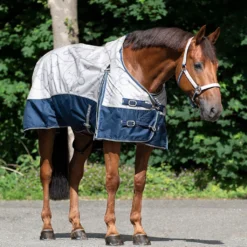Deken QHP Turnout Collection 0gr Donkerblauw-beige -Ruiter Hoek Verkoopwinkel deken qhp turnout collection 0gr donkerblauw beige 1500x1500 175251