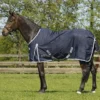Deken QHP Turnout Fleece 0gr Donkerblauw -Ruiter Hoek Verkoopwinkel deken qhp turnout fleece 0gr donkerblauw 1500x1500 127432