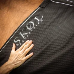 Deken SKØL Cooler Ebba Zwart -Ruiter Hoek Verkoopwinkel deken skol cooler ebba zwart 1500x1500 130217