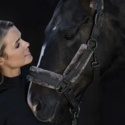 Halster Eskadron Essence Sparkle Faux Fur Double Pin Donkergroen -Ruiter Hoek Verkoopwinkel halster eskadron essence sparkle faux fur double pin donkergroen 1500x1500 171546