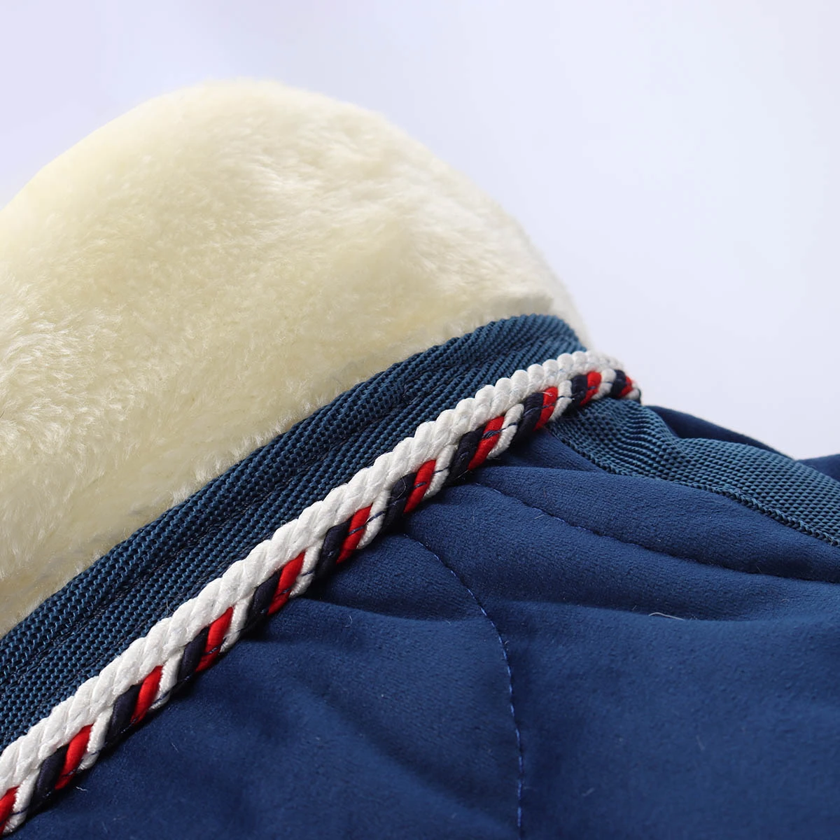 Staldeken Friesian Horse By Horsegear 160gr Donkerblauw 7 Staldeken Friesian Horse By Horsegear 160gr Donkerblauw - Afbeelding 5