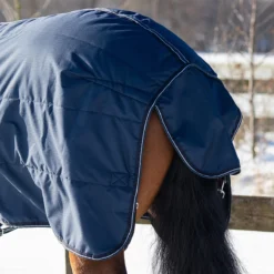 Staldeken QHP 200gr Donkerblauw -Ruiter Hoek Verkoopwinkel staldeken qhp 200gr donkerblauw 1500x1500 139573