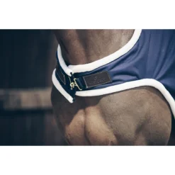 Stapmolendeken Kentucky 160gr Waterdicht Donkerblauw 11 Stapmolendeken Kentucky 160gr Waterdicht Donkerblauw -Ruiter Hoek Verkoopwinkel stapmolendeken kentucky 160gr waterdicht donkerblauw 1500x1500 139842