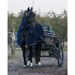 Tuigvliegendeken QHP Met Hals Blauw -Ruiter Hoek Verkoopwinkel tuigvliegendeken qhp met hals blauw 1500x1500 124241