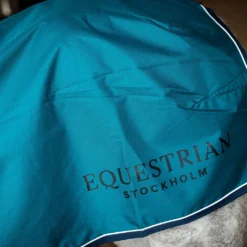 Uitrijdeken Equestrian Stockholm Aurora Blues Darkturquoise -Ruiter Hoek Verkoopwinkel uitrijdeken equestrian stockholm aurora blues darkturquoise 1500x1500 166082
