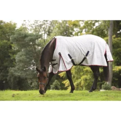 Zomerdeken WeatherBeeta Lite III Wit-donkerblauw -Ruiter Hoek Verkoopwinkel zomerdeken weatherbeeta lite iii wit donkerblauw 1500x1500 135449