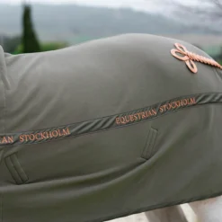 Zweetdeken Equestrian Stockholm Evening Haze Lichtgroen -Ruiter Hoek Verkoopwinkel zweetdeken equestrian stockholm evening haze lichtgroen 1500x1500 153662