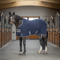Zweetdeken LeMieux Arika Cooler Donkerblauw -Ruiter Hoek Verkoopwinkel zweetdeken lemieux arika cooler donkerblauw 1500x1500 152883
